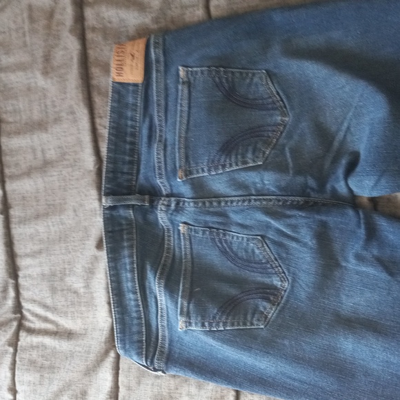 Hollister jeans size 9s - Picture 3 of 3